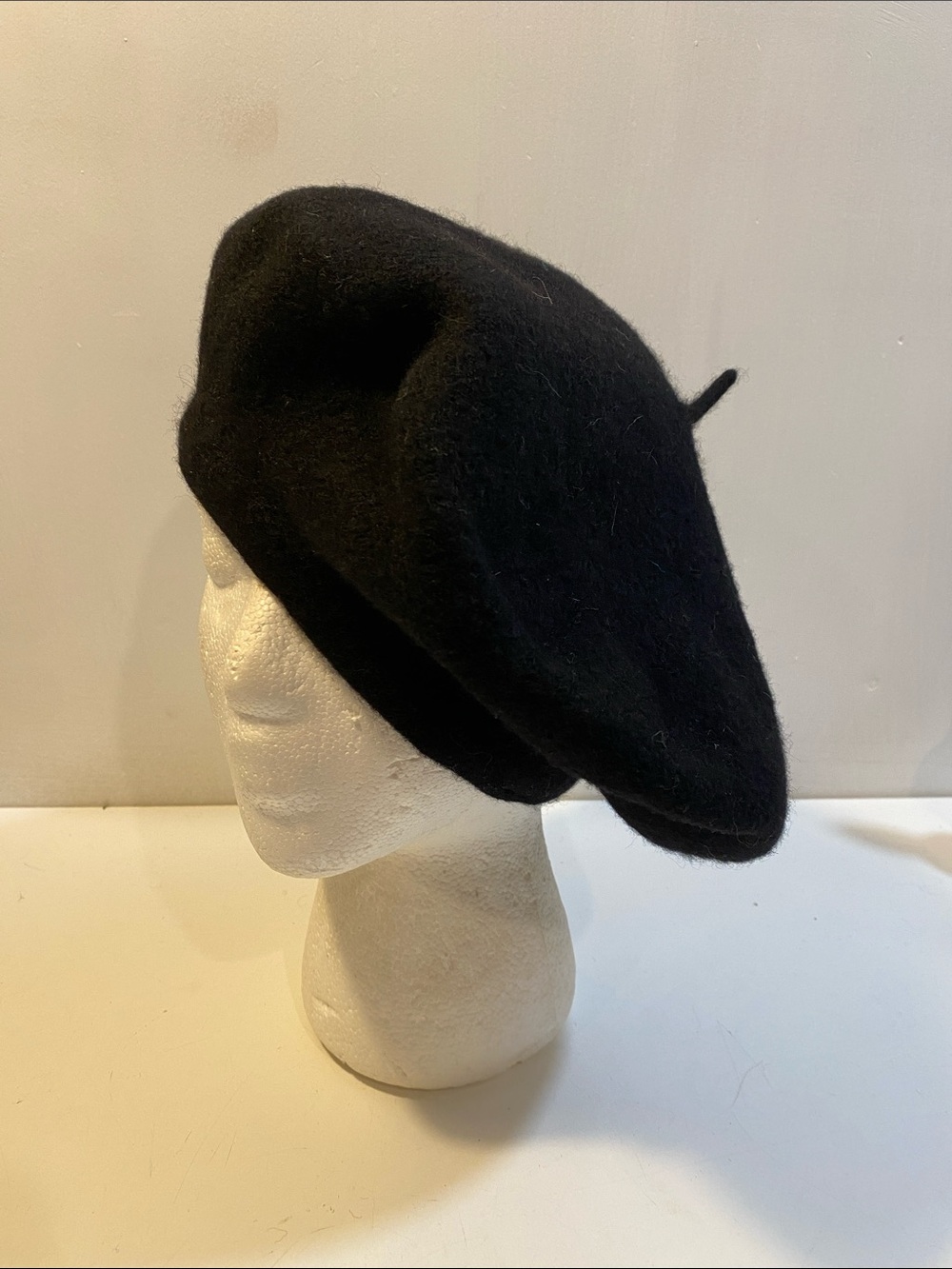 LORD & TAYLOR Black Women’s Wool Beret with Satin Lining OS